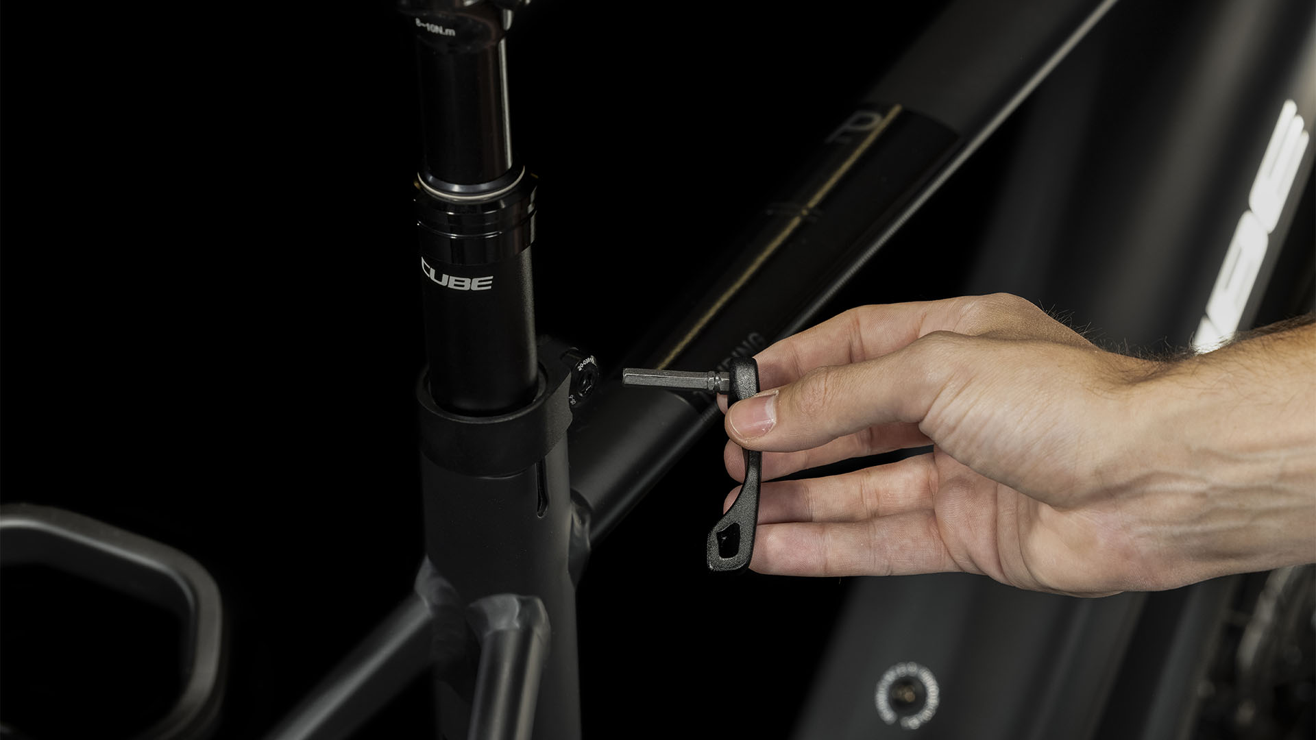 Cube Touring Hybrid Pro 625 black´n´metal  Cube Touring Hybrid Pro 625 black´n´metal