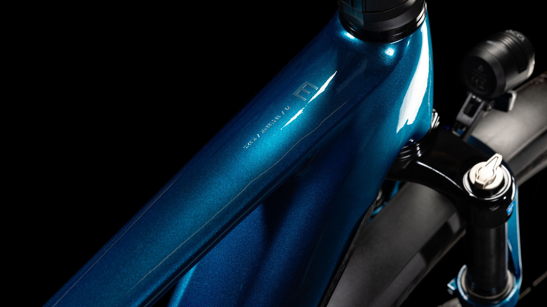 Cube Kathmandu Hybrid EX 800 electricblue´n´chrome  Cube Kathmandu Hybrid EX 800 electricblue´n´chrome